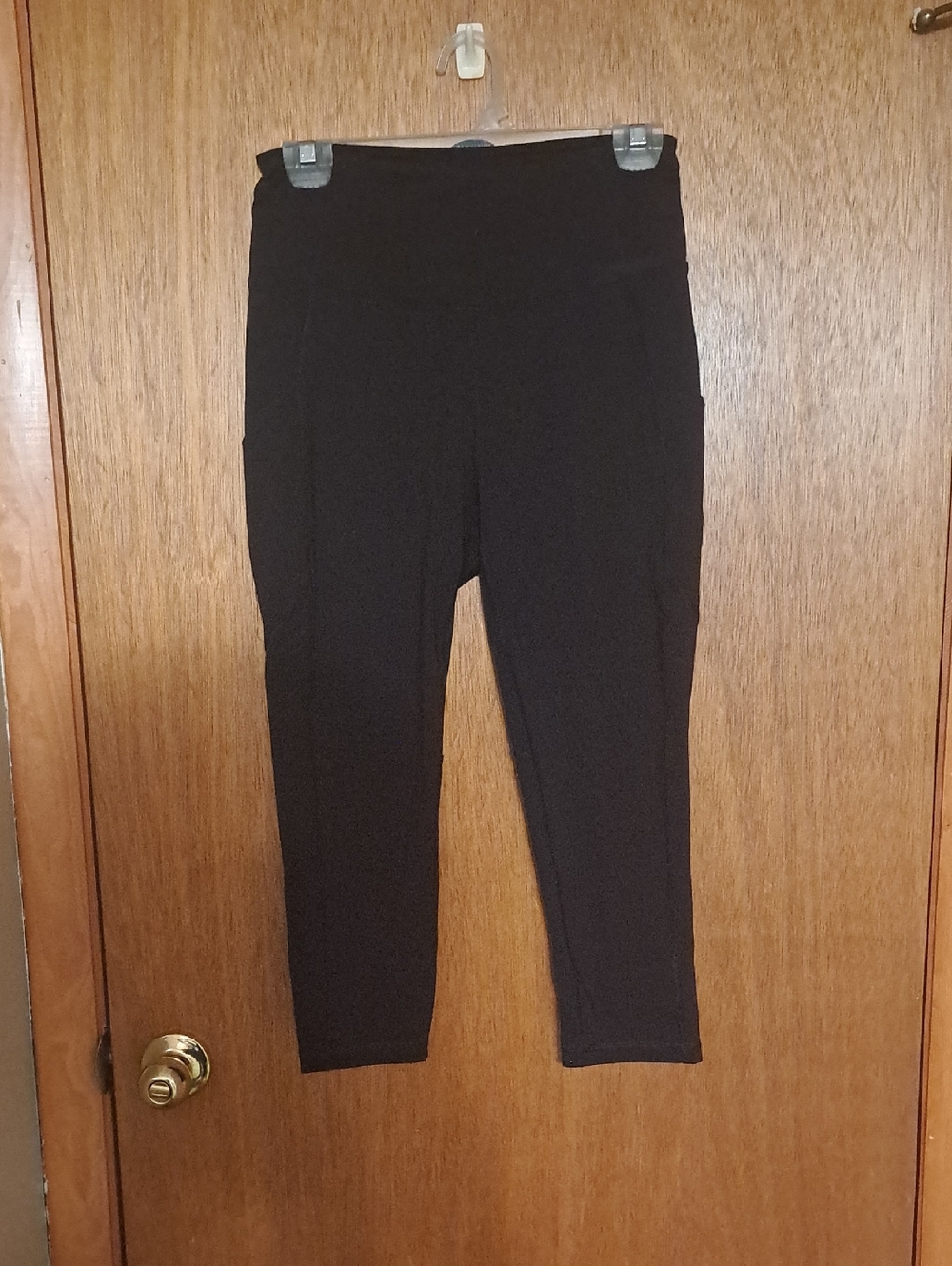 Tek Gear Womens Black Leggings Capris Size Medium Shapewear. Side Pockets.
